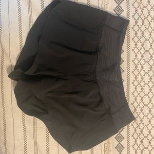 Outdoor Voices Hudson 2.5” short in size small!